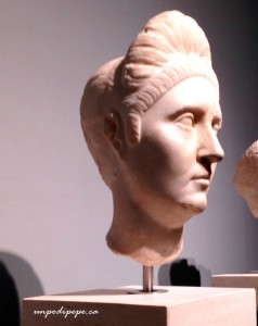 Plotina Pompeia, wife of Trajan, Palazzo Massimo. Her nodus is a high cascading ponytail.